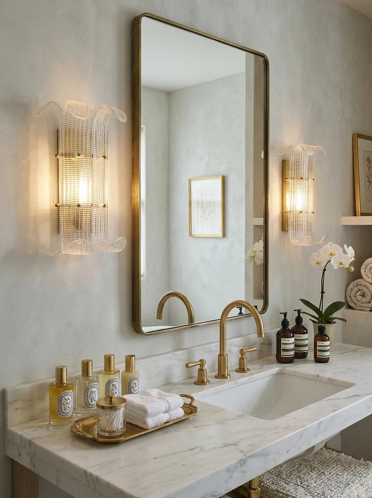 Curved Ribbed Glass Texture Wall Lamp