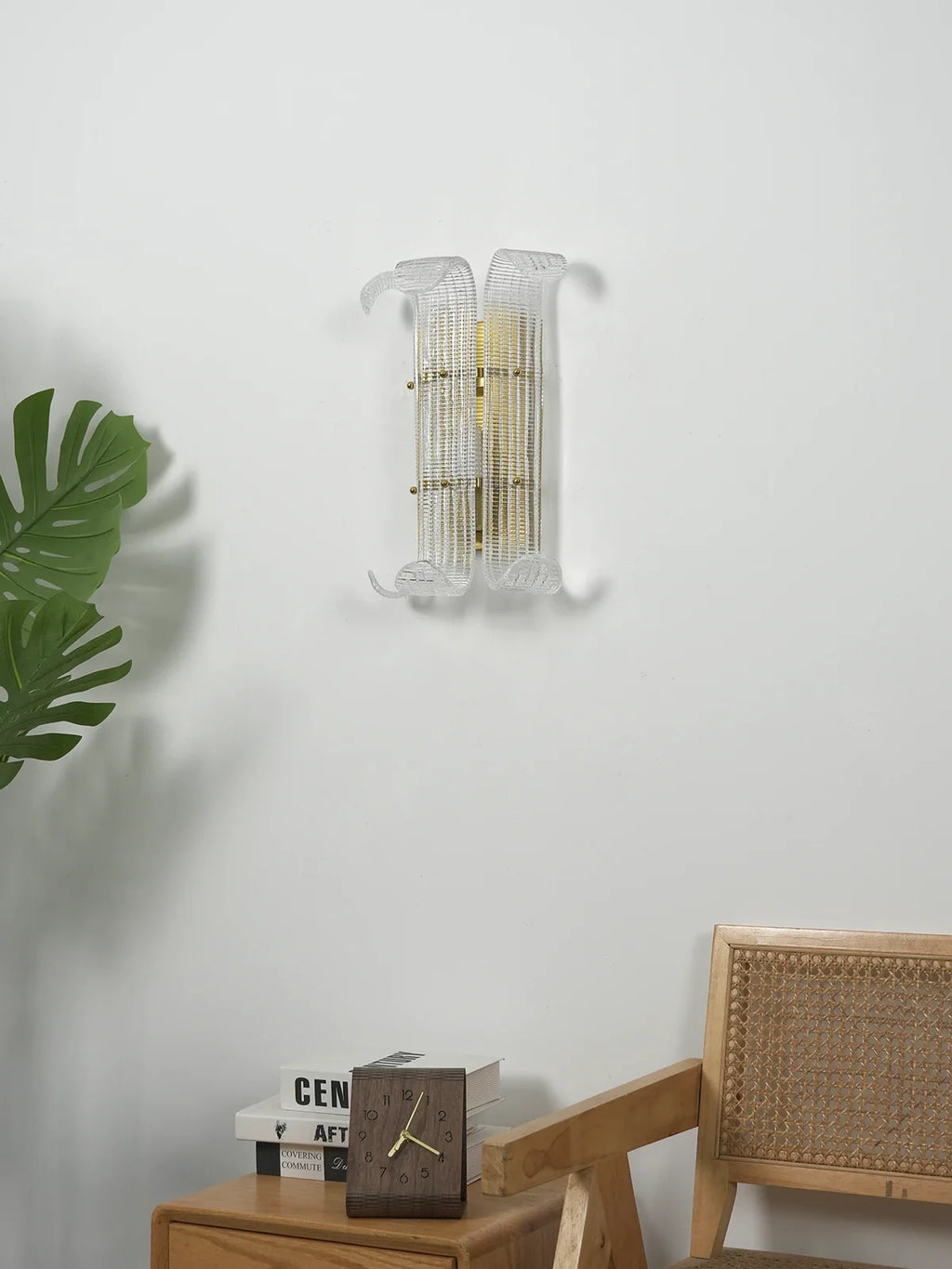 Curved Ribbed Glass Texture Wall Lamp