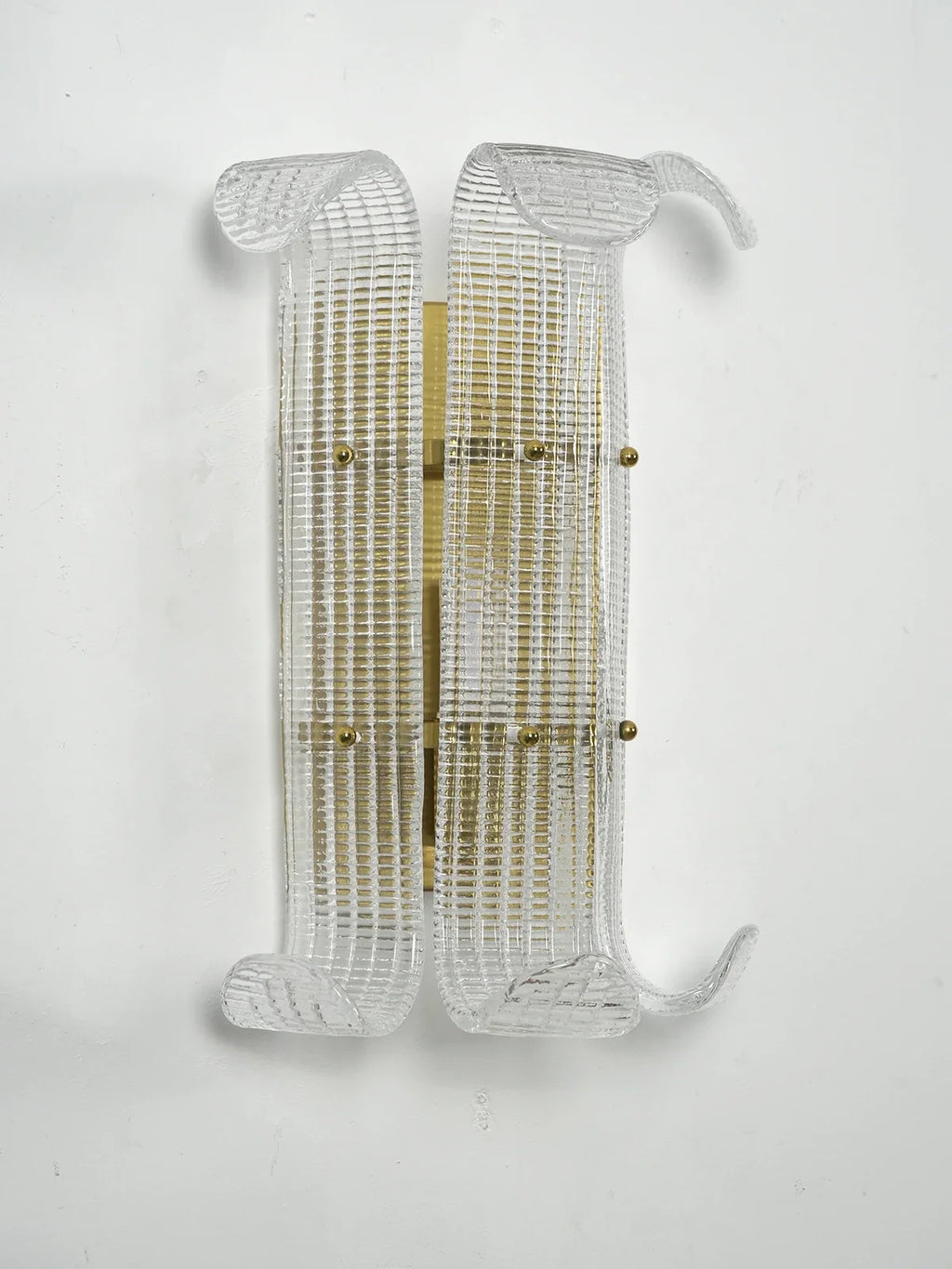 Curved Ribbed Glass Texture Wall Lamp