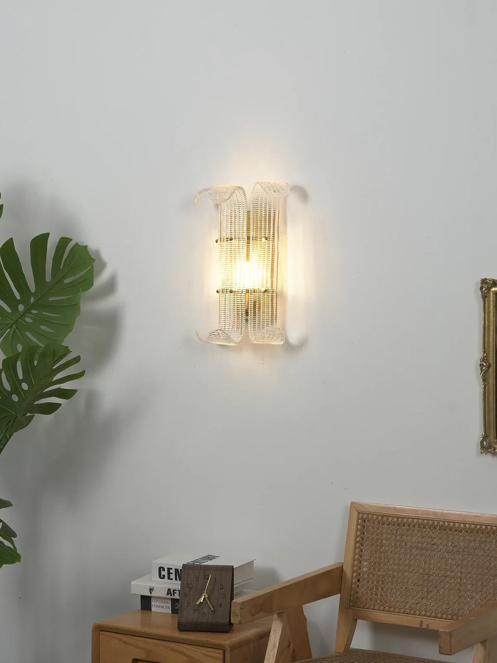 Curved Ribbed Glass Texture Wall Lamp