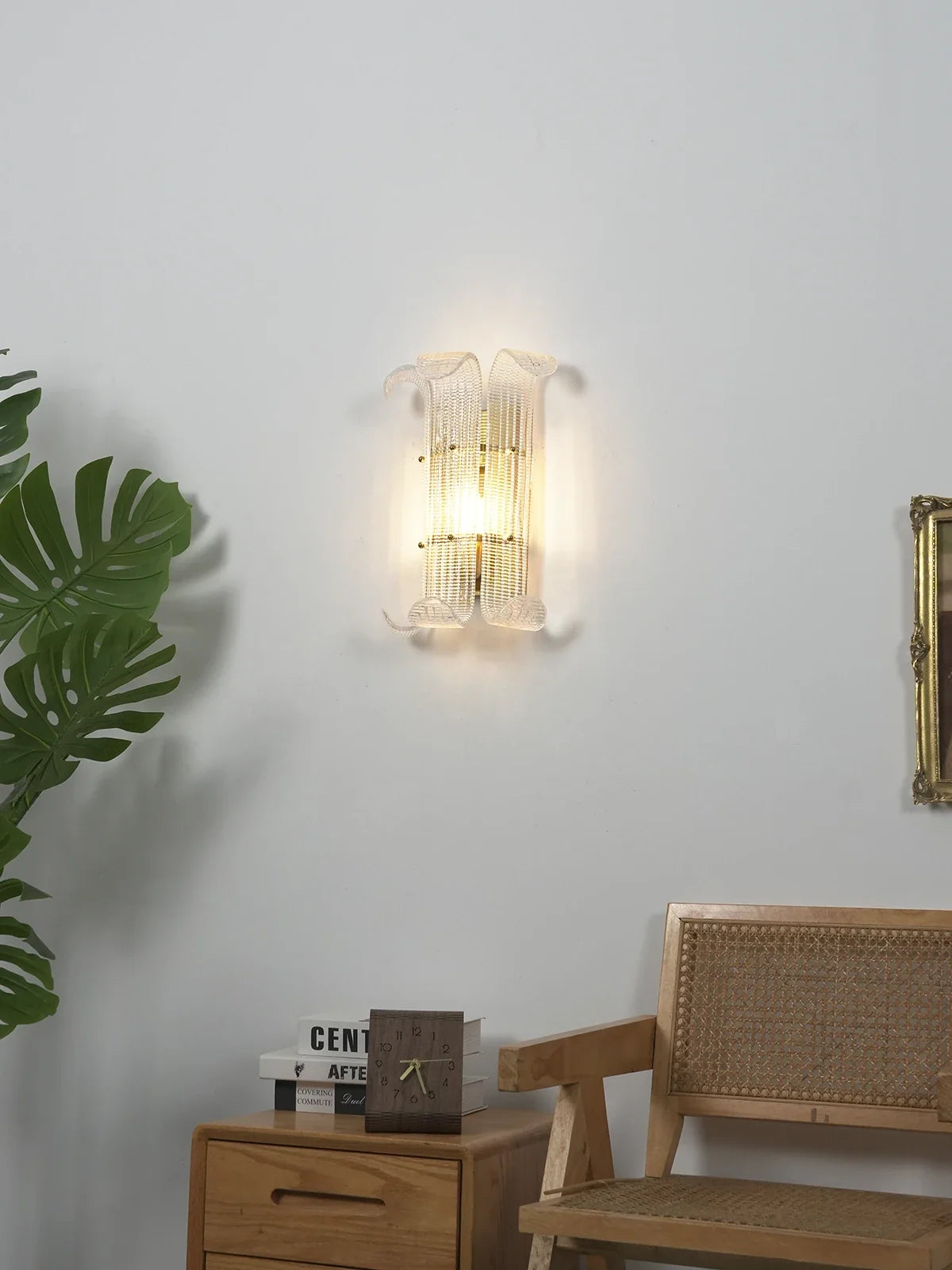 Curved Ribbed Glass Texture Wall Lamp
