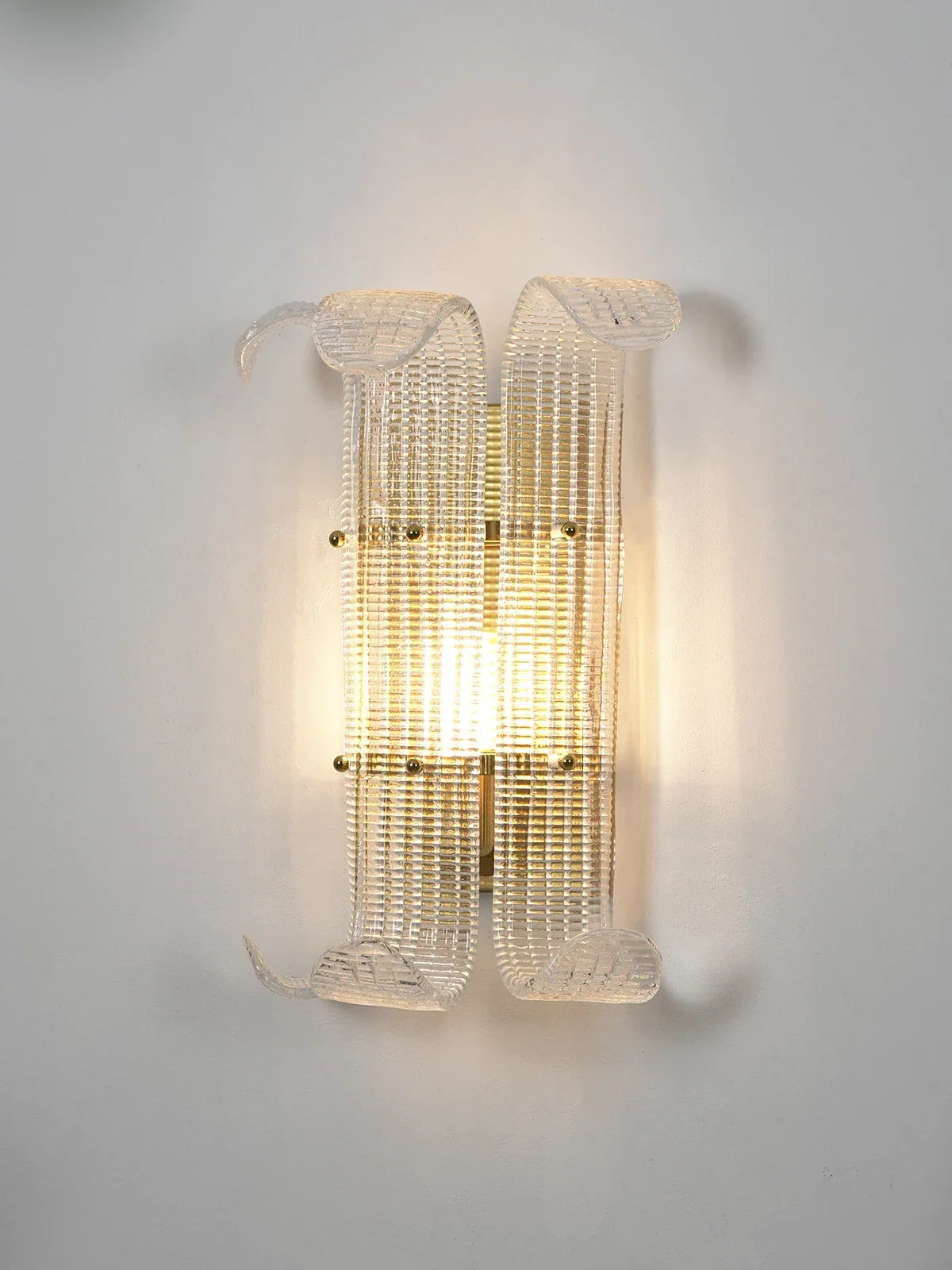 Curved Ribbed Glass Texture Wall Lamp